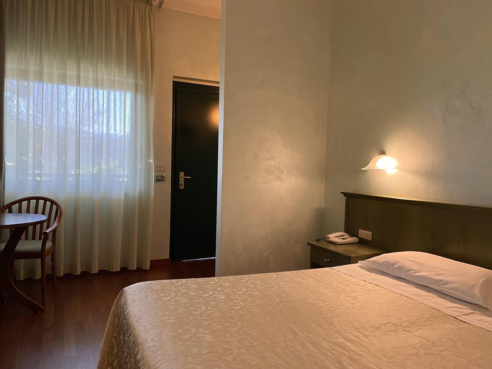Hotel Santacroce Meeting Sulmona Buitenkant foto