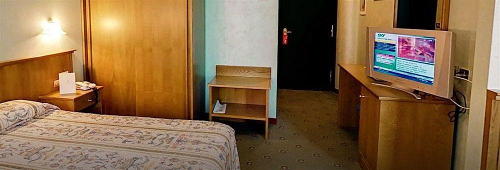 Hotel Santacroce Meeting Sulmona Buitenkant foto