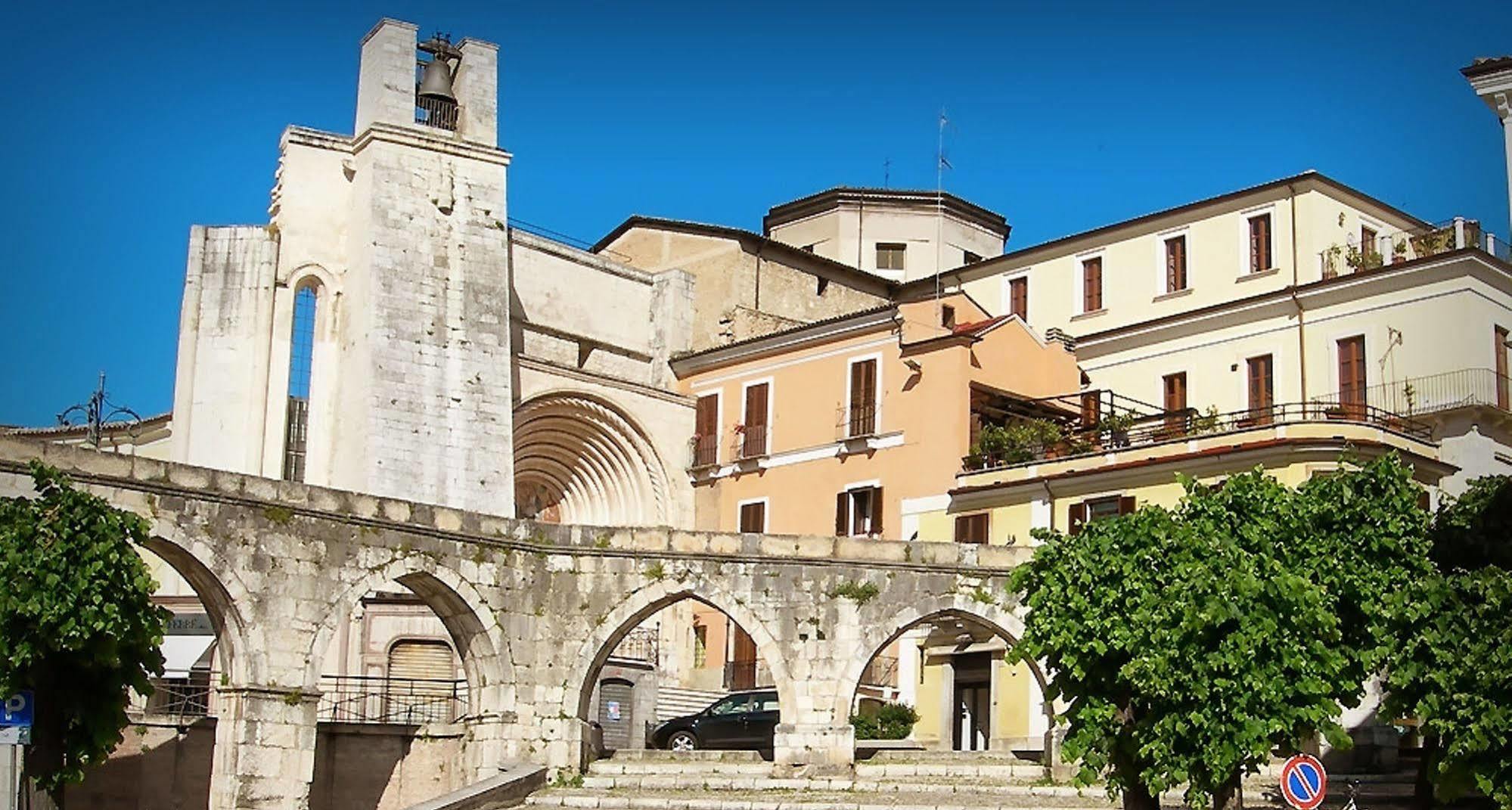 Hotel Santacroce Meeting Sulmona Buitenkant foto