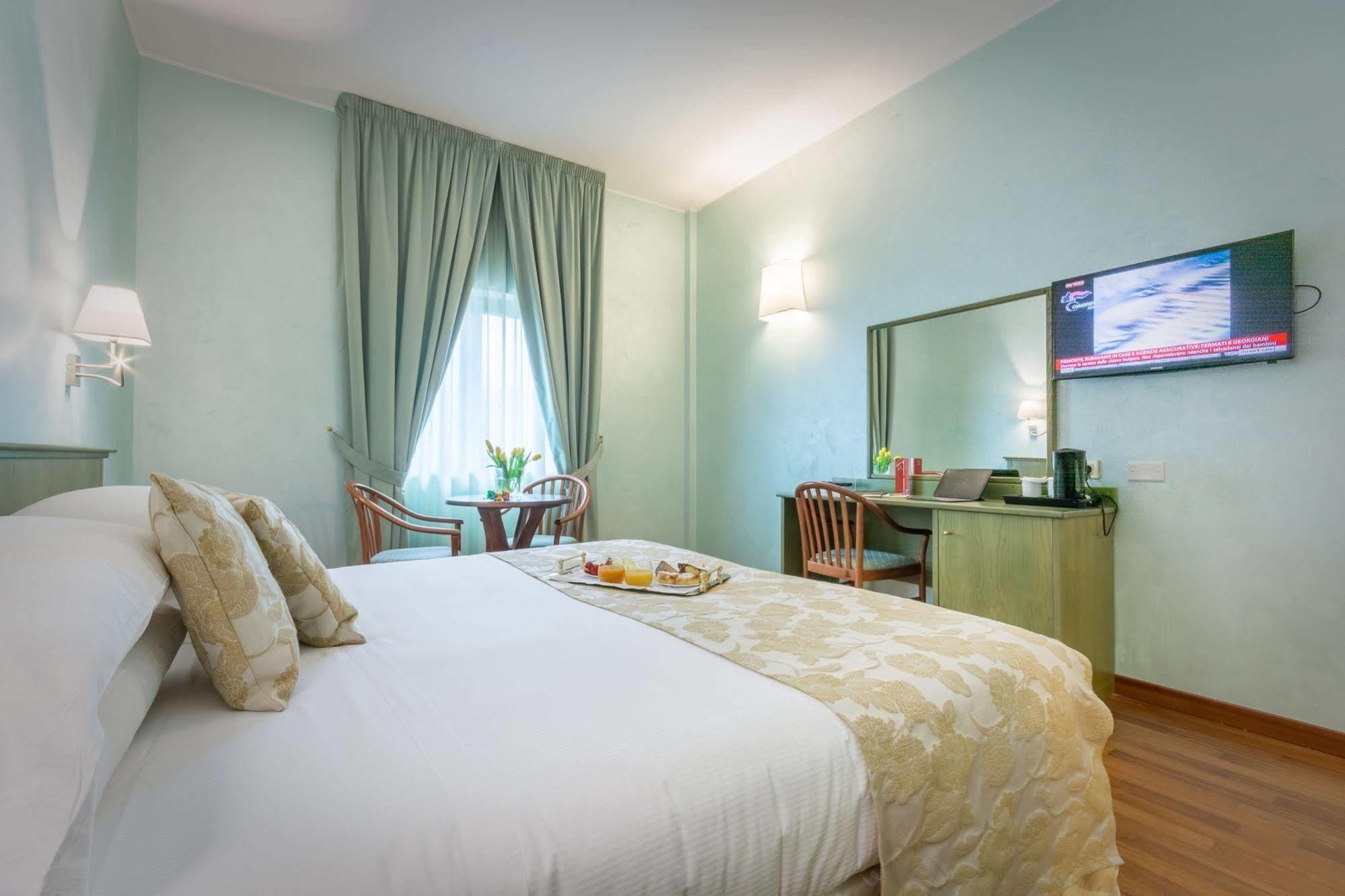 Hotel Santacroce Meeting Sulmona Buitenkant foto